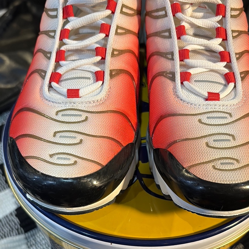 Nike Air Max Kids Sneakers - Red and White 6.5Y. Like new. - Picture 6 of 7